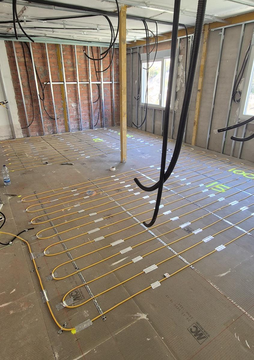 Sistema de suelo radiante instalado en una vivienda