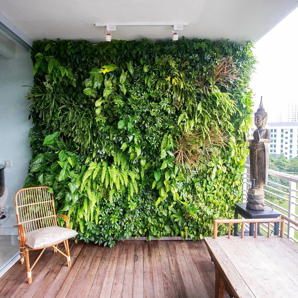 Terraza interior con jardín vertical en reforma en Alicante